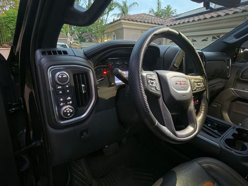 Used 2020 GMC Sierra 1500 AT4 w/ AT4 Premium Package AWD/4WD image 12