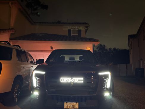 Used 2026 GMC Sierra EV Elevation image 3