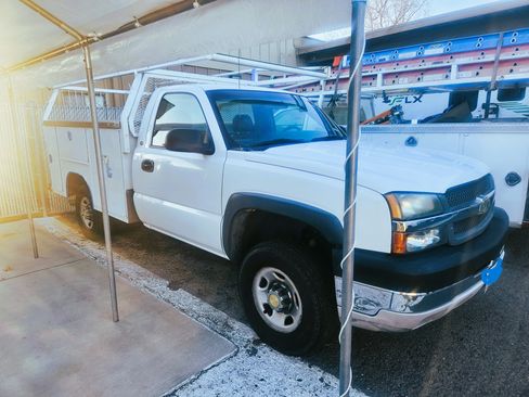 Used 2004 Chevrolet Silverado 2500 W/T image 1