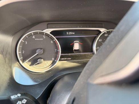 Used 2025 Nissan Rogue SV image 4