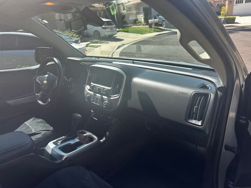 Used 2021 Chevrolet Colorado LT image 2