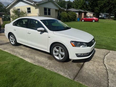 Used 2015 Volkswagen Passat 1.8T Limited Edition FWD image 2