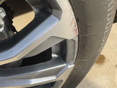 Used 2021 GMC Yukon Denali w/ Denali Premium Package image 14