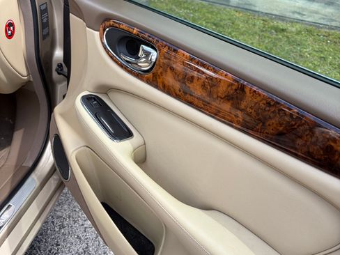 Used 2005 Jaguar XJ8 RWD image 19