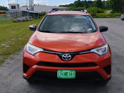 Used 2016 Toyota RAV4 LE w/ Cargo Management Package AWD/4WD image 4
