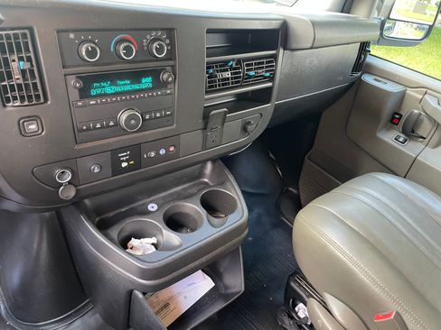 Used 2020 Chevrolet Express 3500 Regular Van 3D w/ Driver Convenience Package image 6