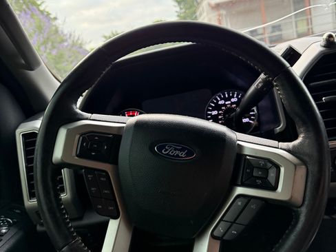 Used 2019 Ford F250 Lariat w/ Lariat Value Package AWD/4WD image 14