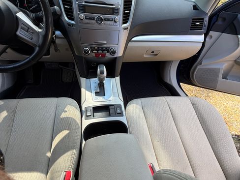 Used 2011 Subaru Outback 2.5i Premium AWD/4WD image 6