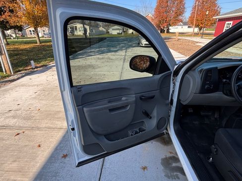 Used 2011 Chevrolet Silverado 1500 W/T w/ LS Package image 11