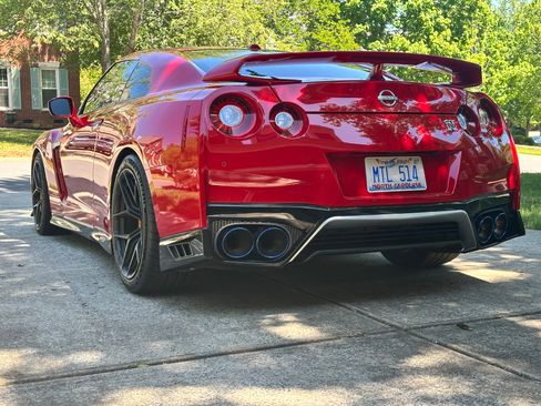 Used 2021 Nissan GT-R Premium AWD/4WD image 6