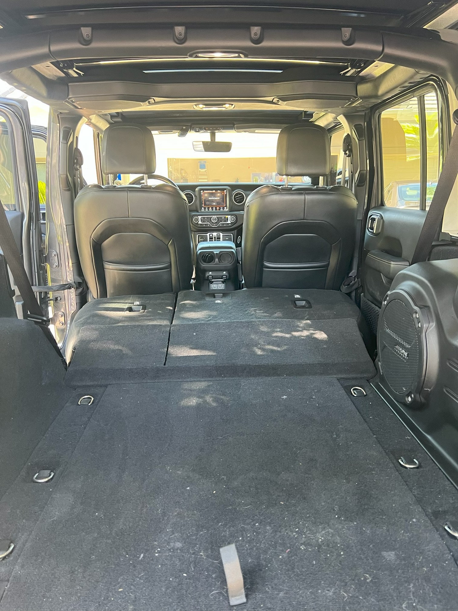 Used 2020 Jeep Wrangler Unlimited Sahara AWD/4WD image 6