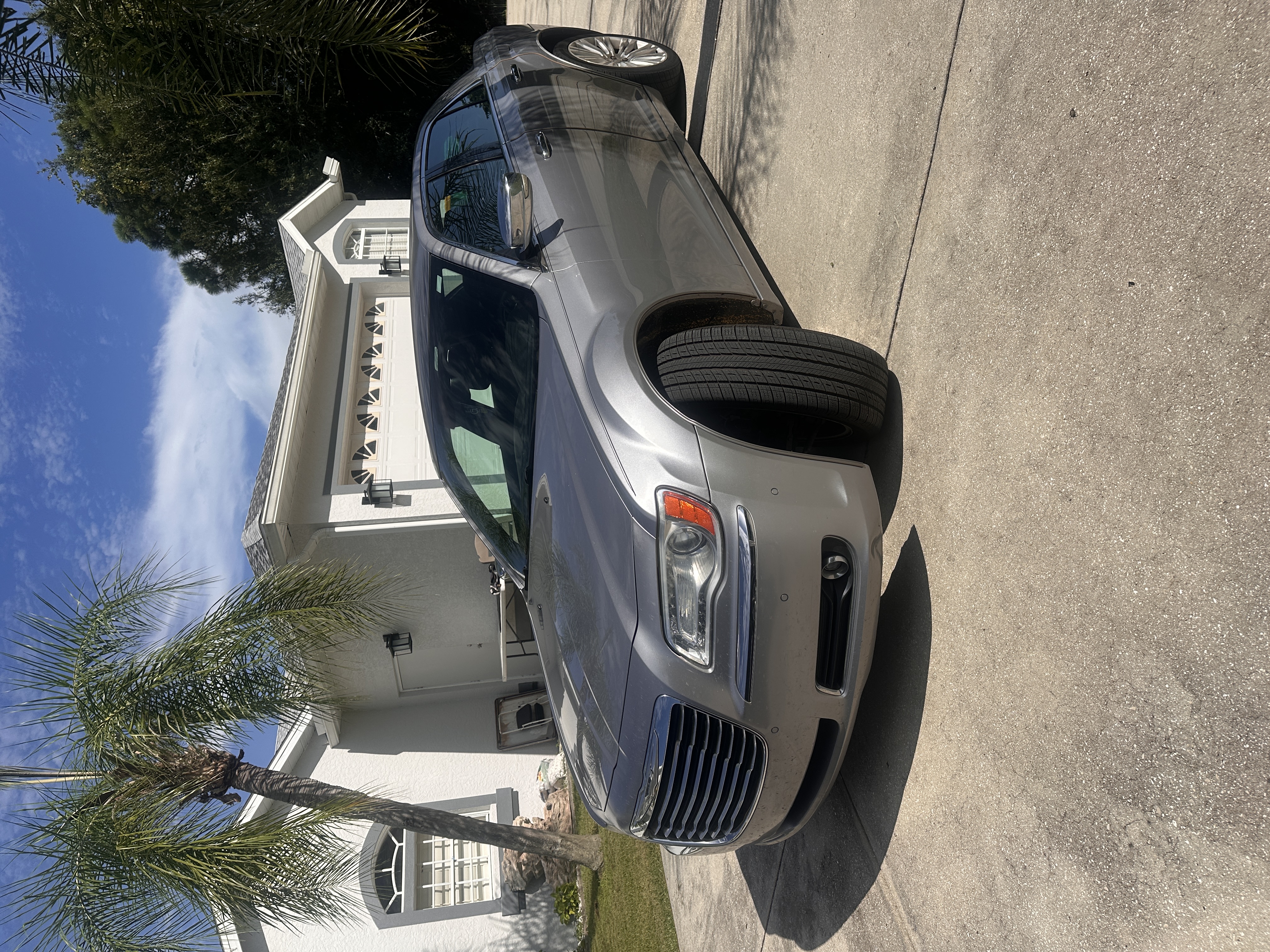 Used 2014 Chrysler 300 C RWD image 2