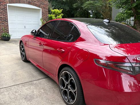 Used 2024 Alfa Romeo Giulia Veloce RWD image 6