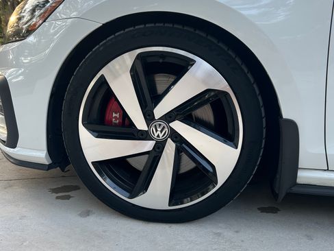 Used 2019 Volkswagen GTI SE FWD image 10