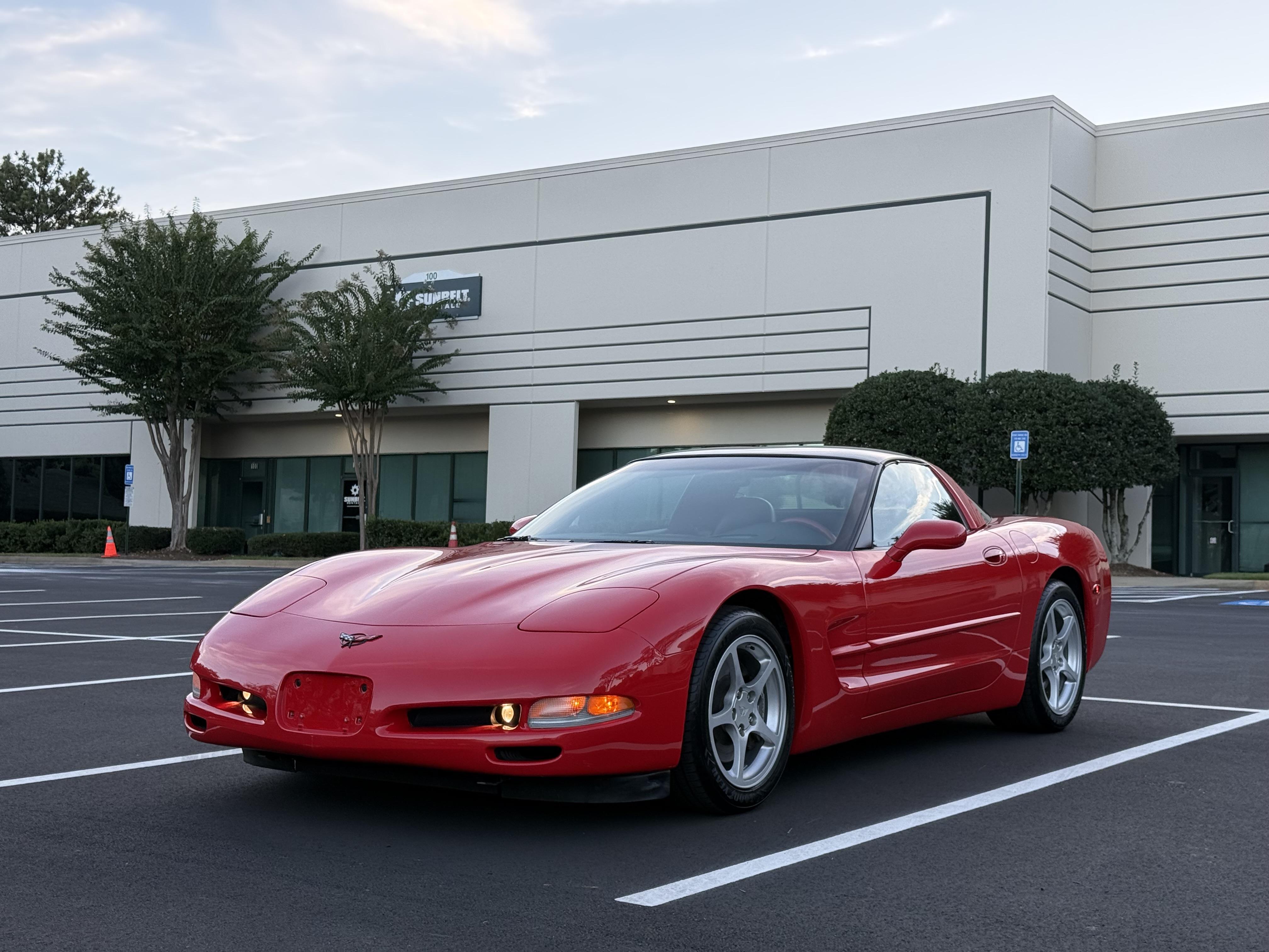 Used 1999 Chevrolet Corvette Coupe w/ Performance Handling Pkg RWD image 1
