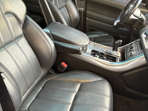 Used 2017 Land Rover Range Rover Sport SE image 8