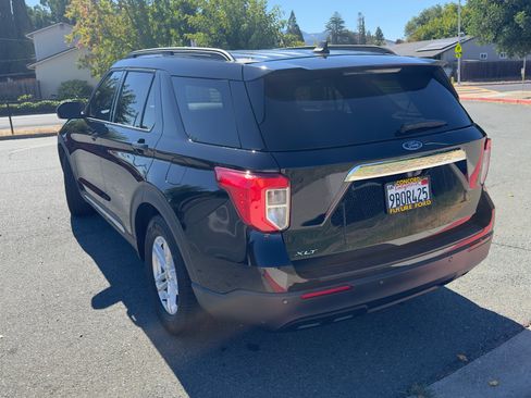 Used 2022 Ford Explorer XLT image 8