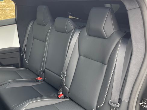 Used 2024 Tesla Cybertruck AWD Crew Cab image 23