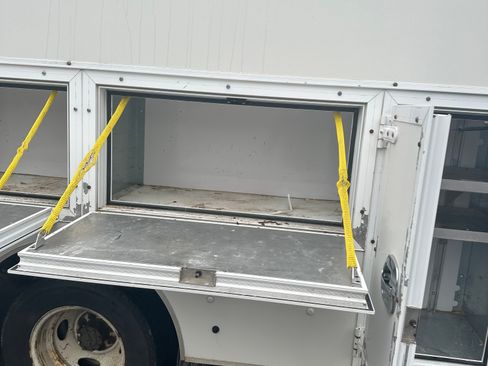 Used 2015 Ford E-350 and Econoline 350 Super Duty w/ Power Windows & Locks Group image 18