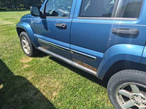 Used 2006 Jeep Liberty Limited AWD/4WD image 9