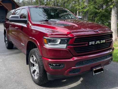 Used 2019 RAM 1500 Laramie AWD/4WD image 1