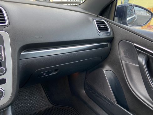 Used 2013 Volkswagen Eos FWD image 9