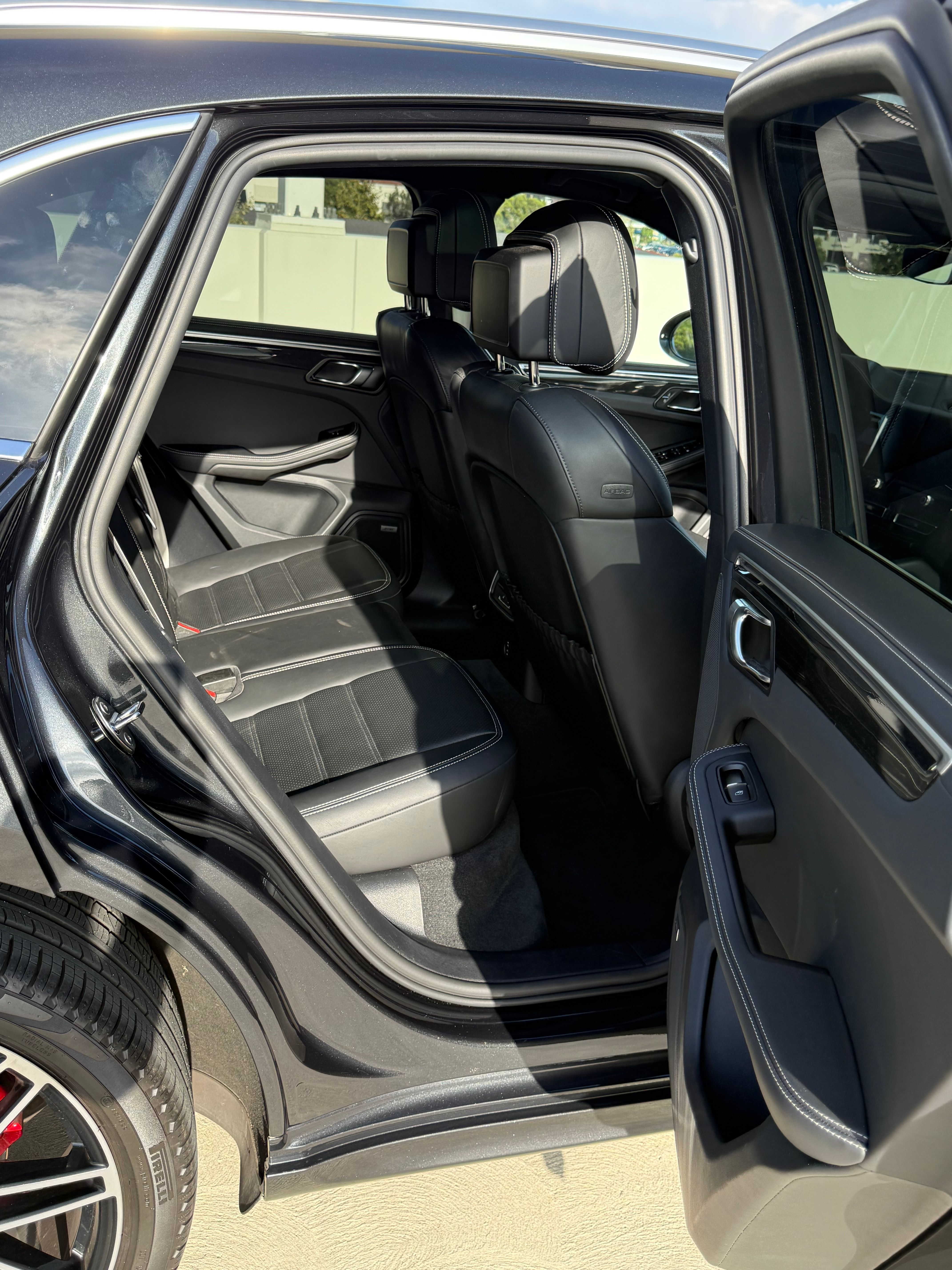 Used 2022 Porsche Macan S AWD/4WD image 19