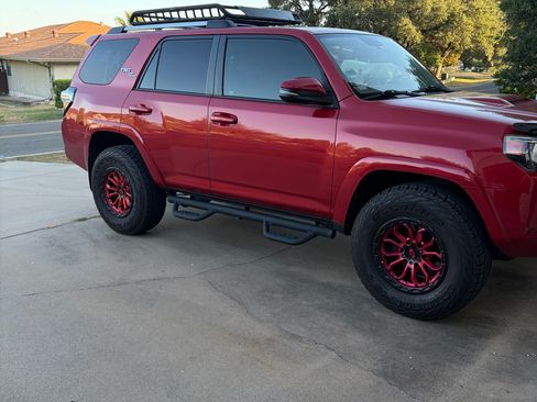 Used 2017 Toyota 4Runner TRD Off-Road Premium AWD/4WD image 12