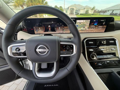 Used 2025 Nissan Armada Platinum Reserve RWD image 8