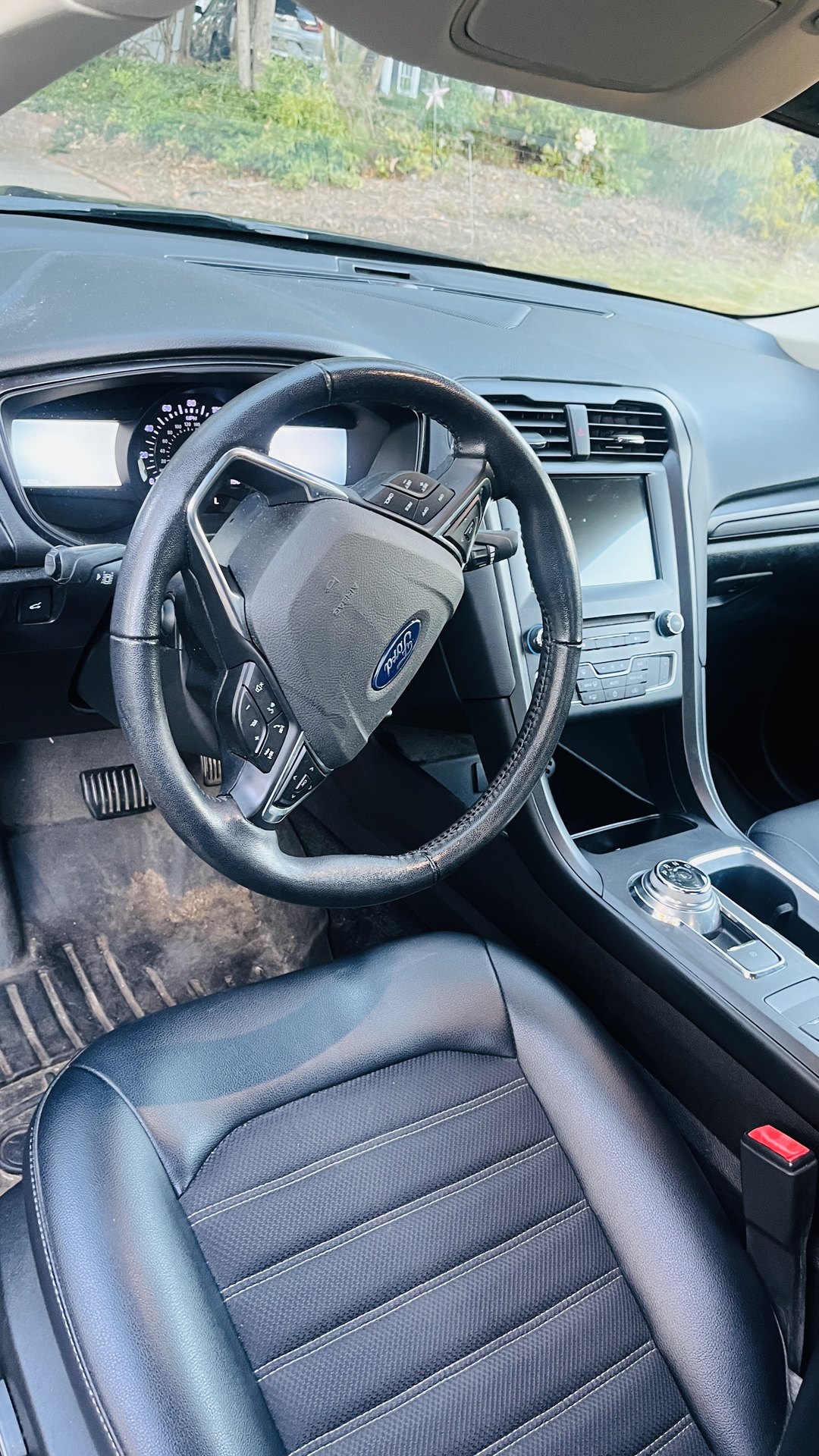 Used 2018 Ford Fusion SE FWD image 19