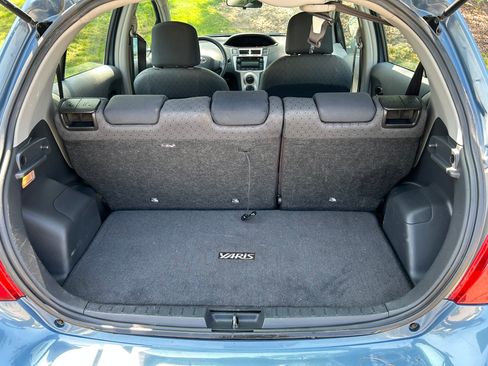 Used 2010 Toyota Yaris 4-Door Hatchback FWD image 9