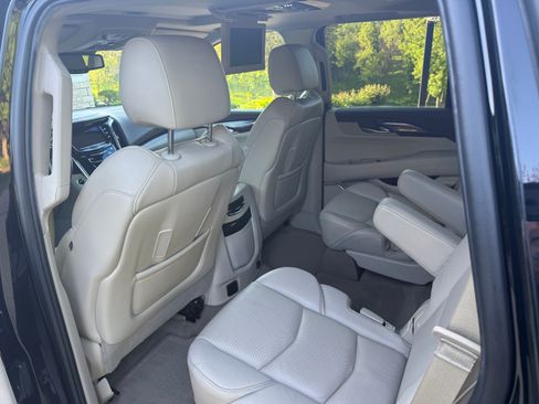 Used 2015 Cadillac Escalade Luxury AWD/4WD image 11