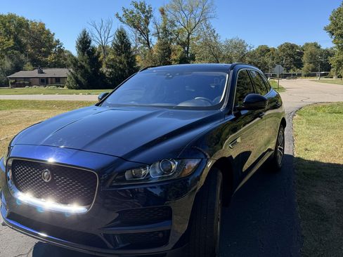 Used 2020 Jaguar F-PACE Premium image 8