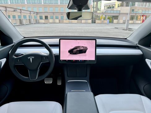 Used 2022 Tesla Model Y Performance image 14