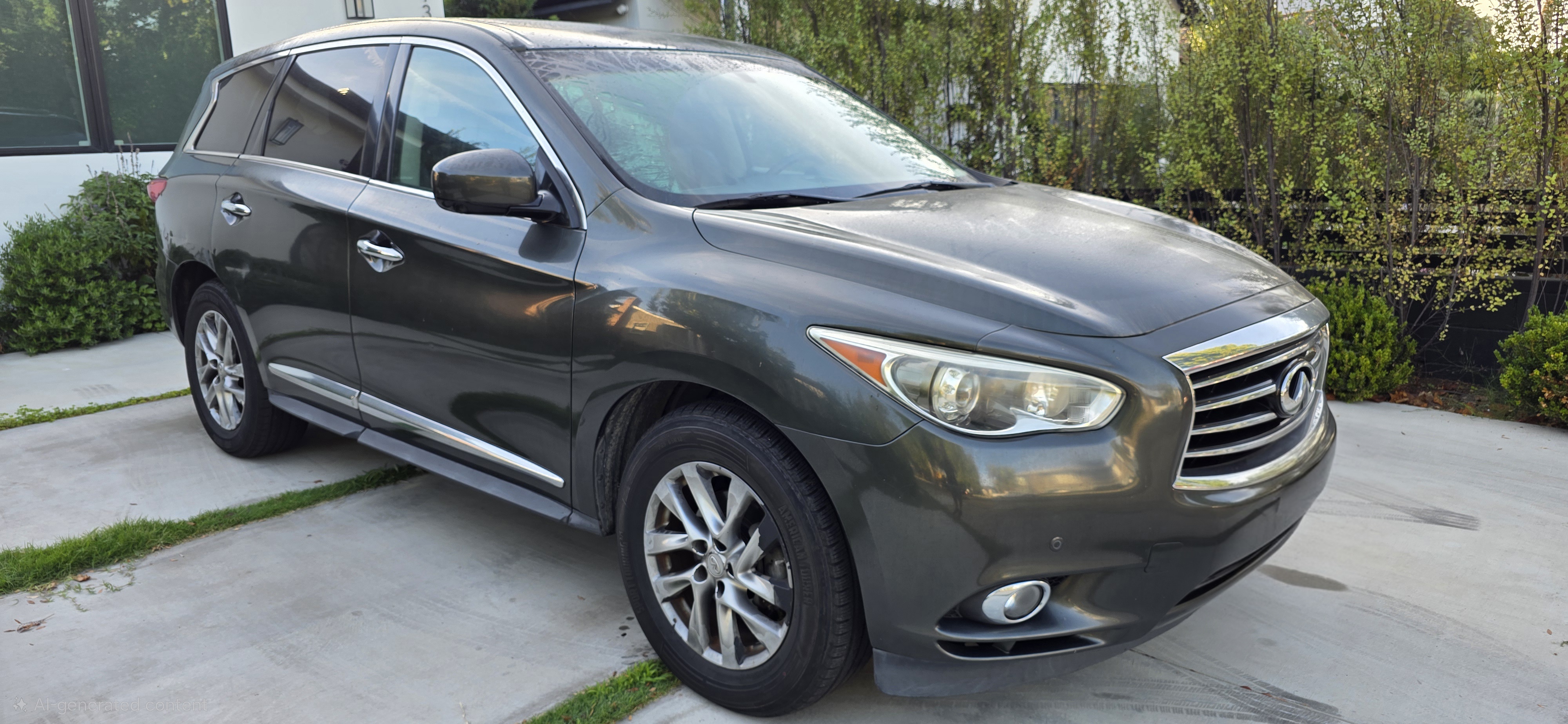 Used 2013 INFINITI JX35 AWD w/ Premium Pkg image 2