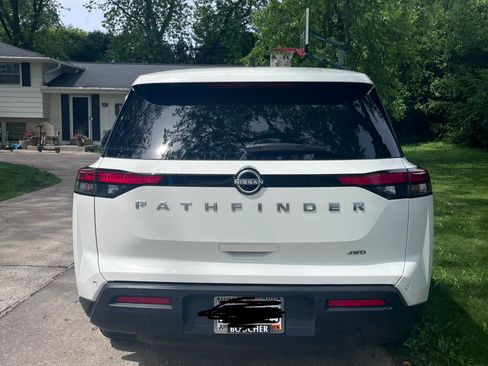 Used 2025 Nissan Pathfinder S AWD/4WD image 4