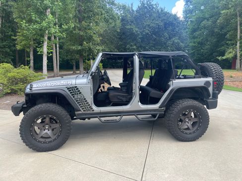 Used 2016 Jeep Wrangler Unlimited Sport w/ Quick Order Package 24S AWD/4WD image 2