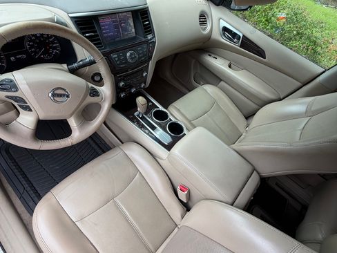 Used 2014 Nissan Pathfinder Platinum FWD image 12