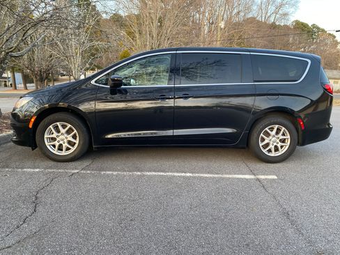 Used 2020 Chrysler Voyager LX w/ Cold Weather Group FWD image 4