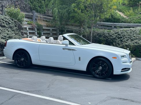 Used 2017 Rolls-Royce Dawn image 8