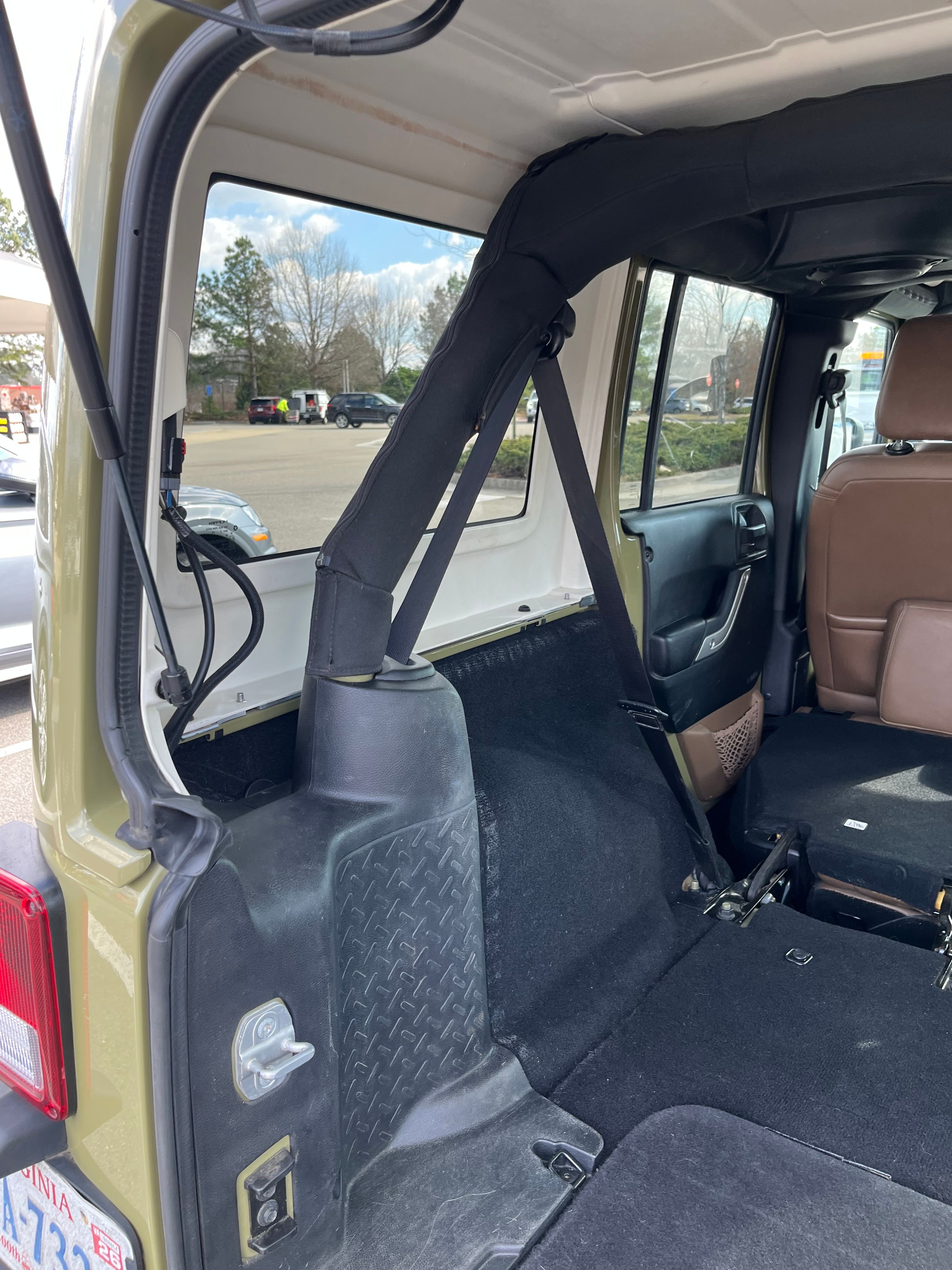 Used 2013 Jeep Wrangler Unlimited Rubicon w/ Connectivity Group AWD/4WD image 25