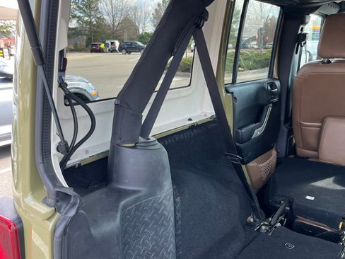 Used 2013 Jeep Wrangler Unlimited Rubicon w/ Connectivity Group image 26