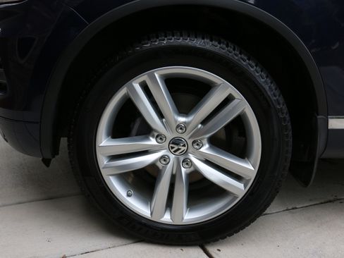 Used 2012 Volkswagen Touareg VR6 image 22