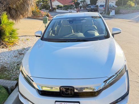 Used 2018 Honda Clarity Plug-In Hybrid image 1