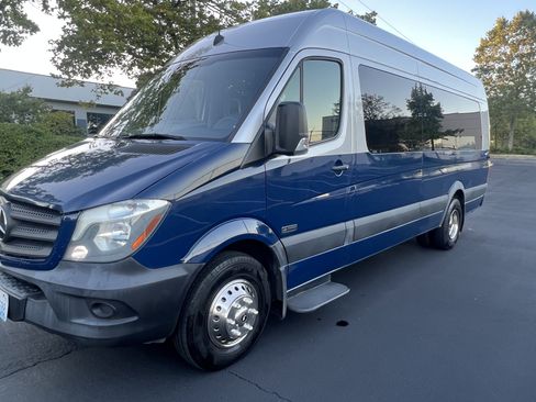 Used 2017 Mercedes-Benz Sprinter 3500 image 2