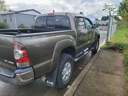 Used 2014 Toyota Tacoma 4x4 Double Cab w/ SR5 Package image 4
