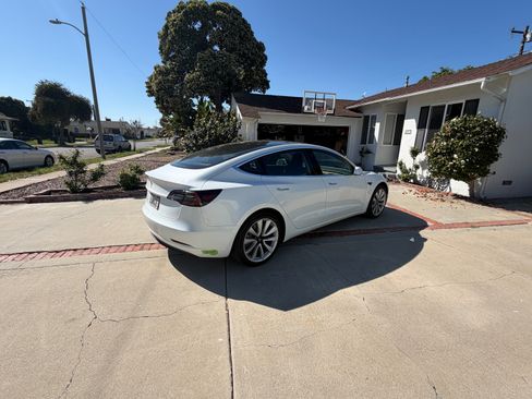 Used 2019 Tesla Model 3 Standard Range Plus image 4