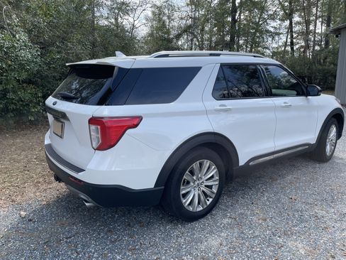 Used 2024 Ford Explorer Limited w/ Limited Technology Package image 2