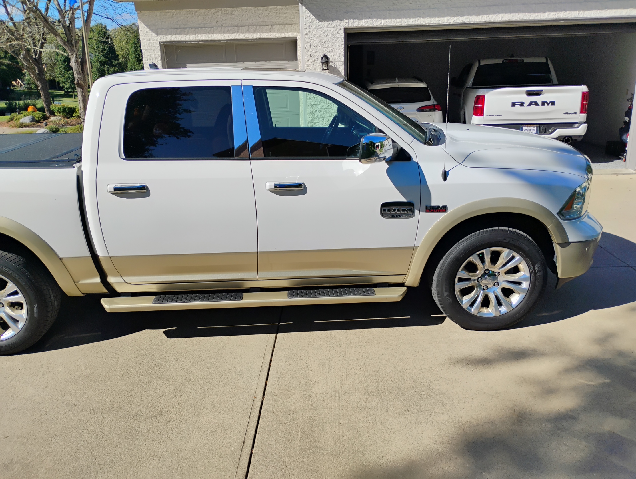 Used 2016 RAM 1500 Laramie Longhorn w/ Convenience Group AWD/4WD image 4