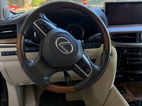 Used 2020 Lexus LX 570 4WD w/ Luxury Package image 14